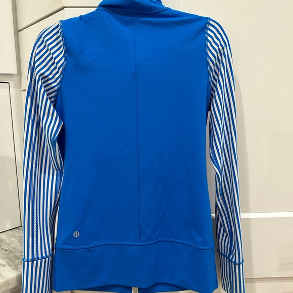 (2173) LULULEMON Daily Yoga Jacket Sz 4 **LOVED** - Picture 7 of 11
